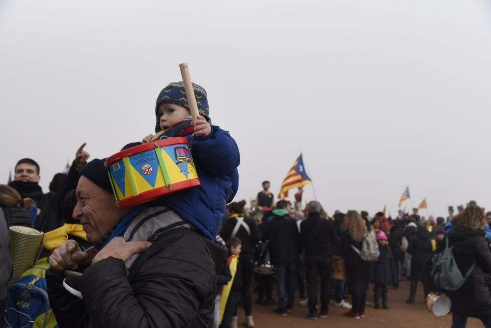 Lledoners s'omple de gegants i gegantons en una trobada inèdita