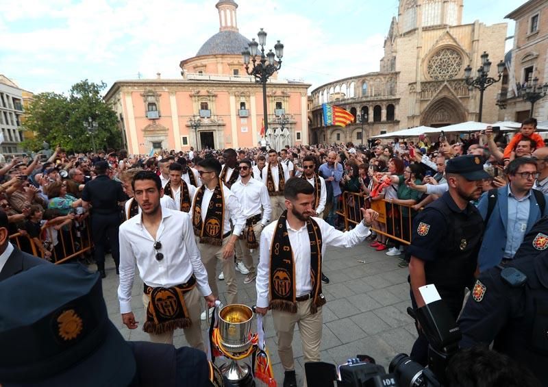 Así han sido las celebraciones del Valencia CF en la Basílica, Generalitat y ayuntamiento