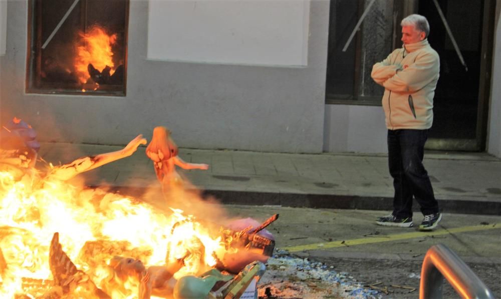 Una "cremà" por Gabriel: falla Cuba-Dènia