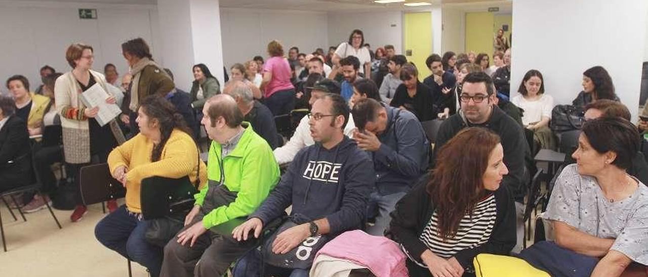 Asistentes a la jornada del Día de la Salud Mental organizada en el CHUO. // Iñaki Osorio