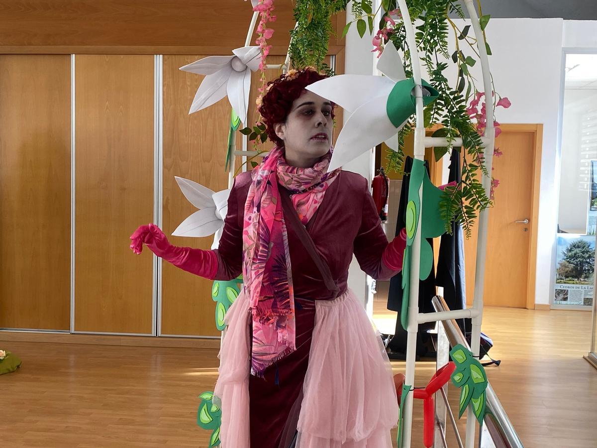 La actuación teatral durante la presentación.