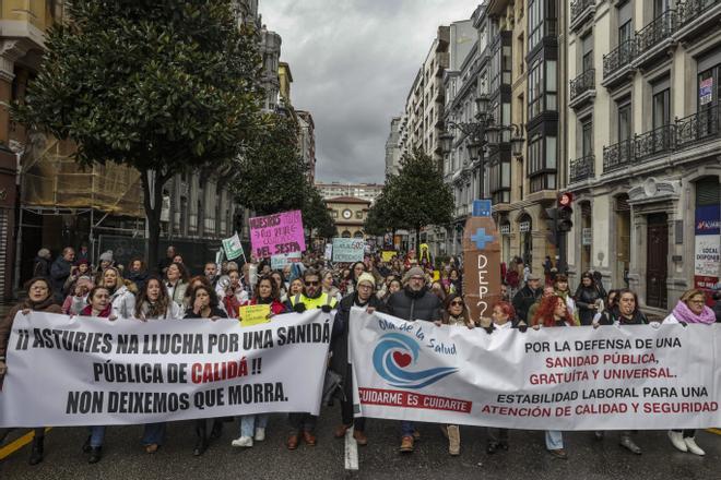 Manifestación de sanitarios en Oviedo