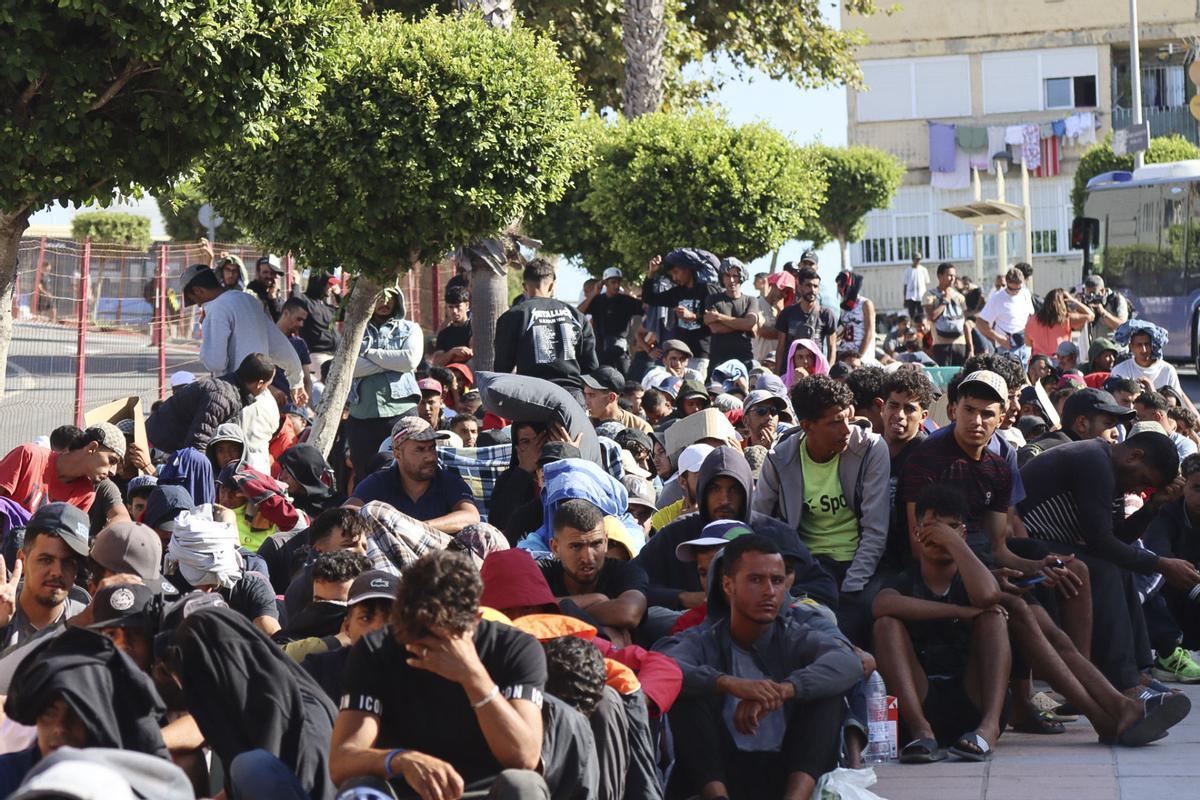 El Govern refusa per ara acudir a la UE per enviar migrants de Ceuta a altres països: «L’Estat té múscul per respondre»