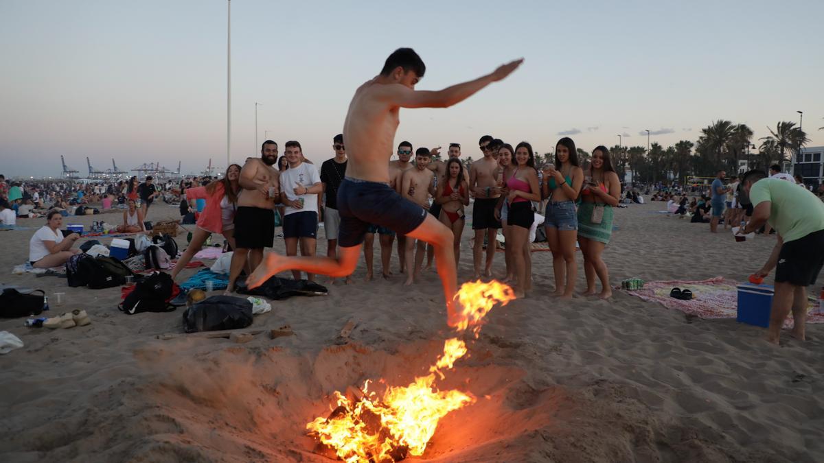 NOCHE SAN JUAN VALENCIA Mitos y leyendas