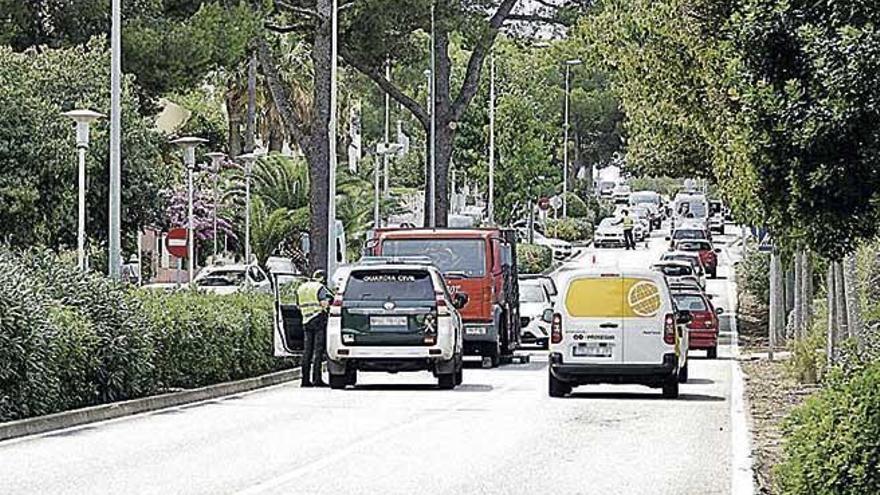 Camión averiado en la carretera vieja de Andratx