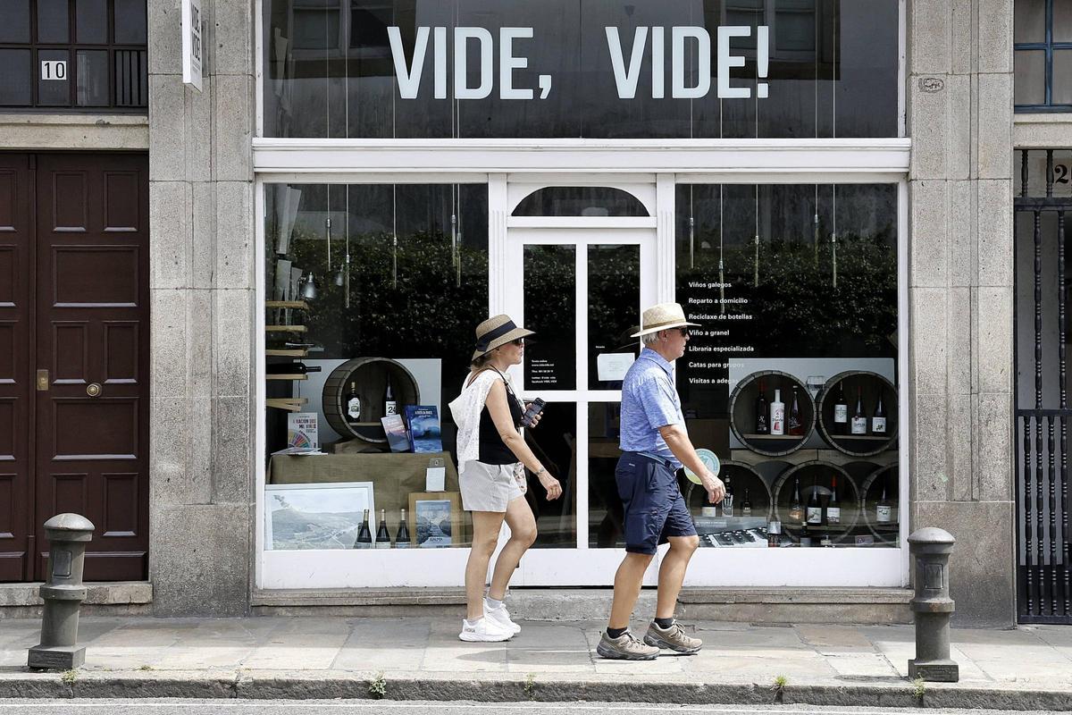 Turistas en la rúa Virxe da Cerca de Santiago