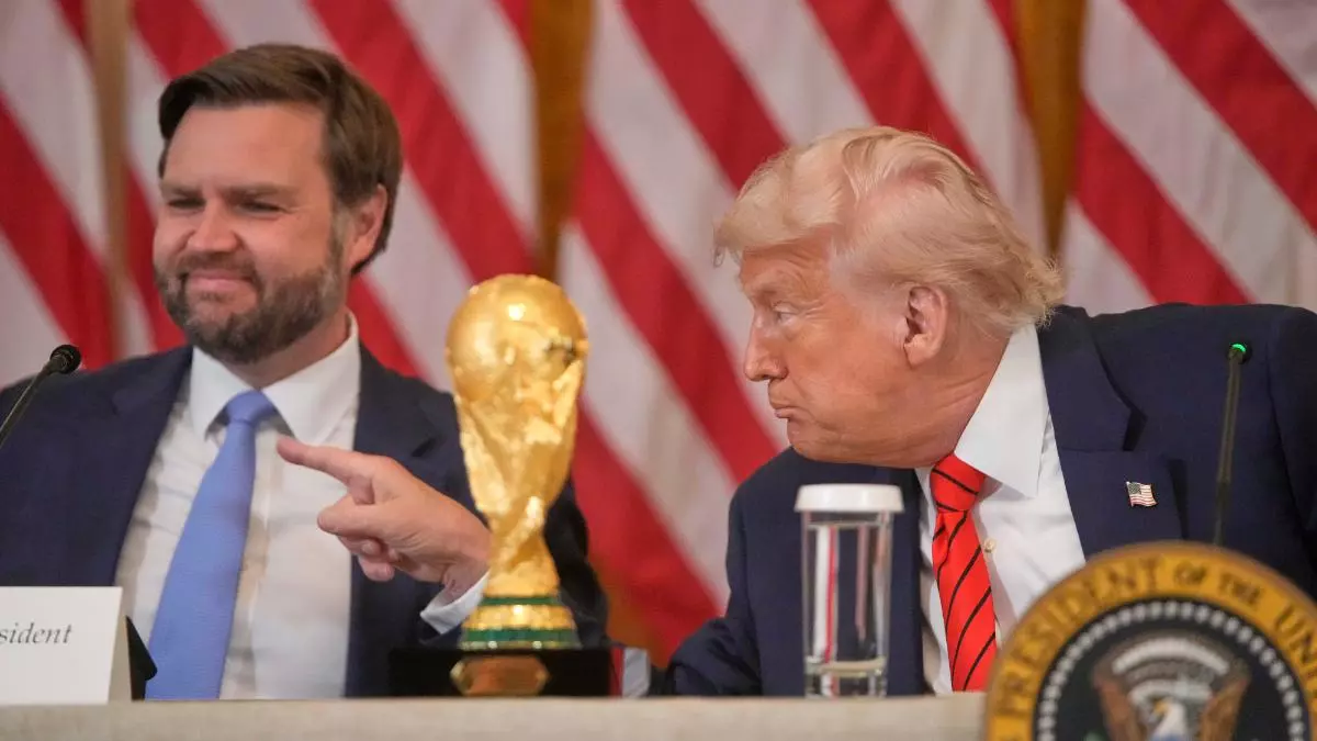 'Muro' de Trump a los visitantes: "Cuando el Mundial termine, tendrán que irse"