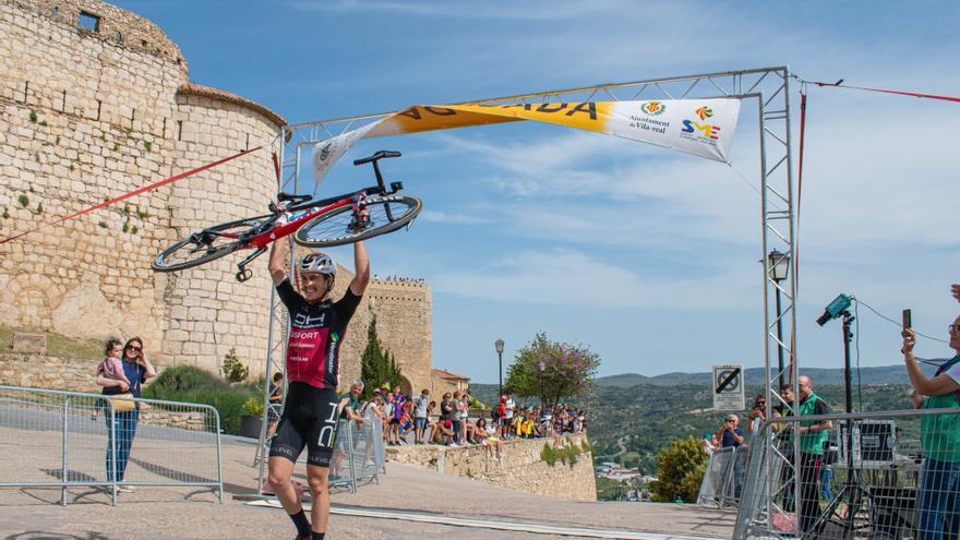Ciclismo: El alcorino Carlos Collazos reina en la primera etapa del Gran Premi Vila-real