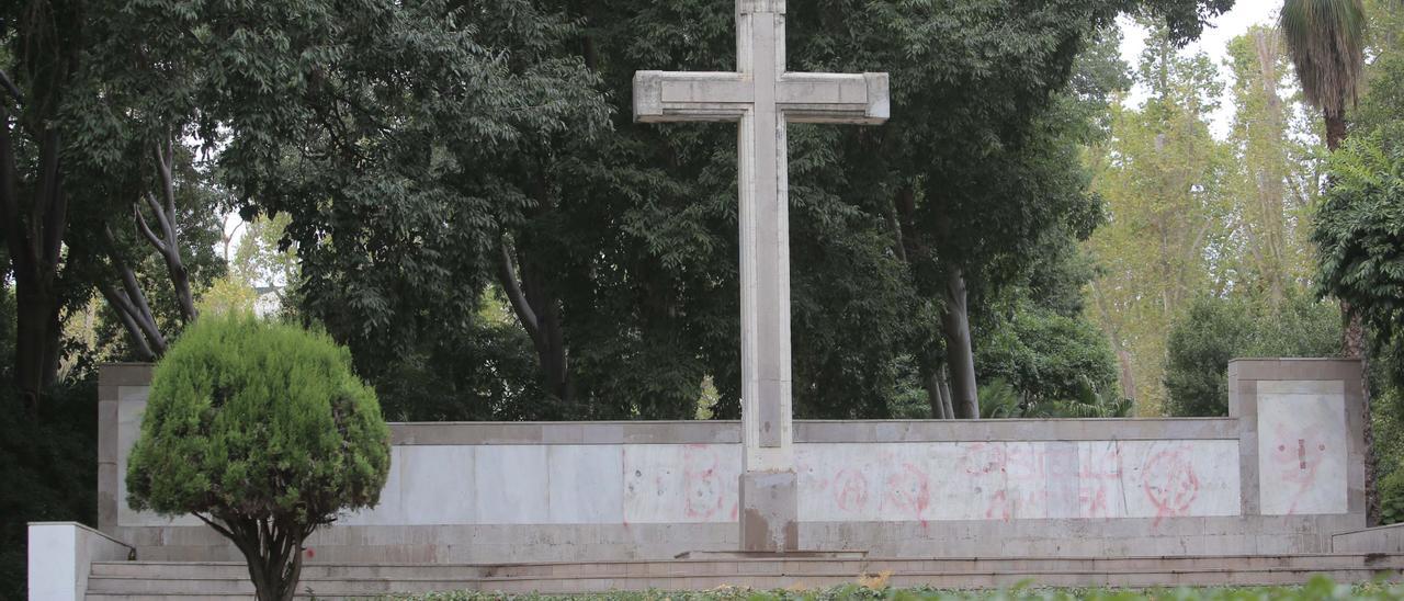 Imagen de la cruz ubicada en el parque Ribalta de Castelló.