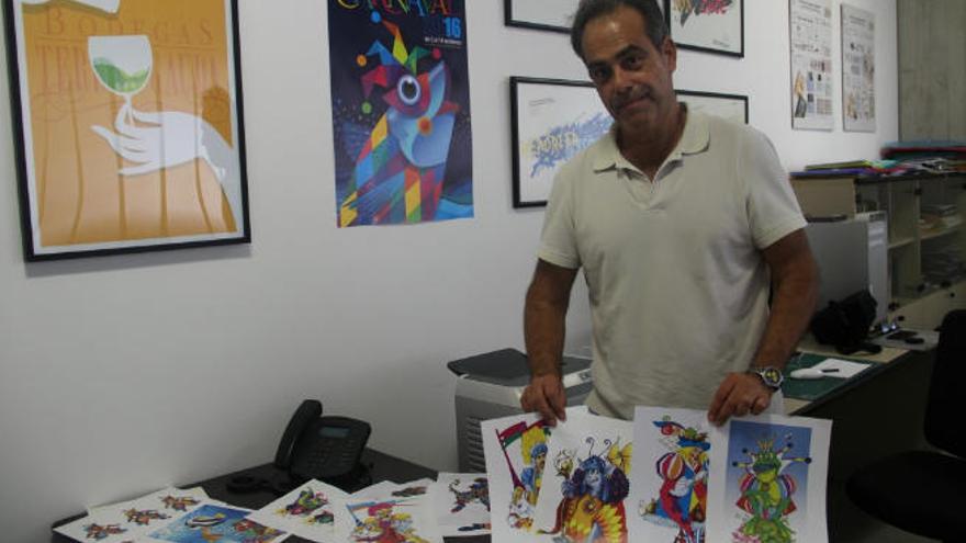 Javier Torres, profesor de la ULL, el diseñador de murgas más laureado y autor del cartel del Carnaval de Santa Cruz 2016.
