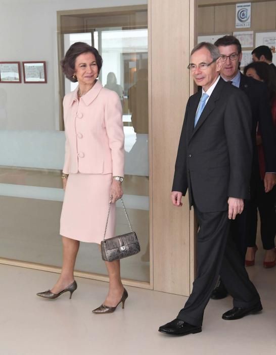 La madre de Felipe VI preside en la ciudad la celebración de los cien años de la institución benéfica y social.