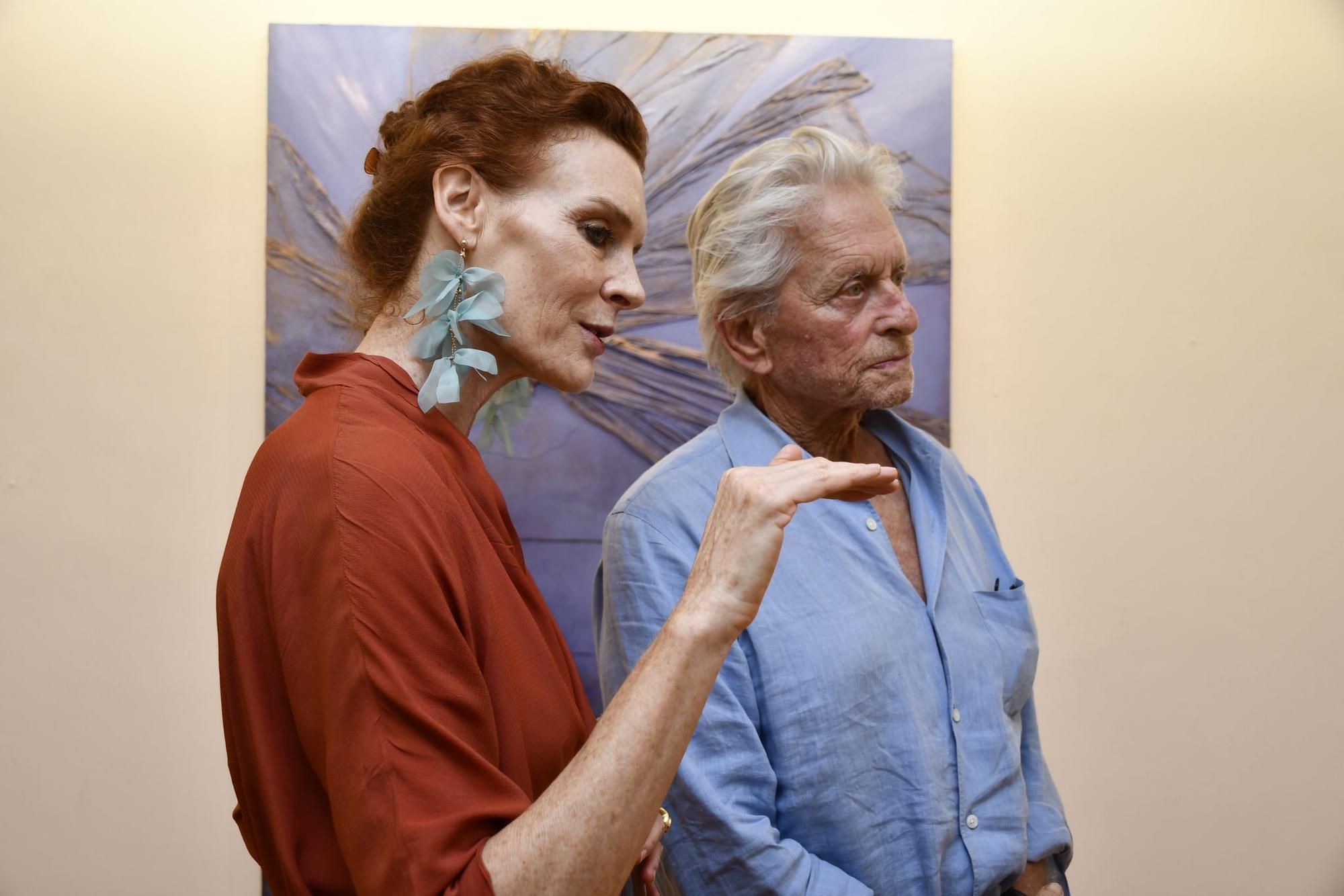 Vernissage mit Hollywood-Star: Michael Douglas bei der Vernissage von Vater und Tochter Zupan auf Mallorca