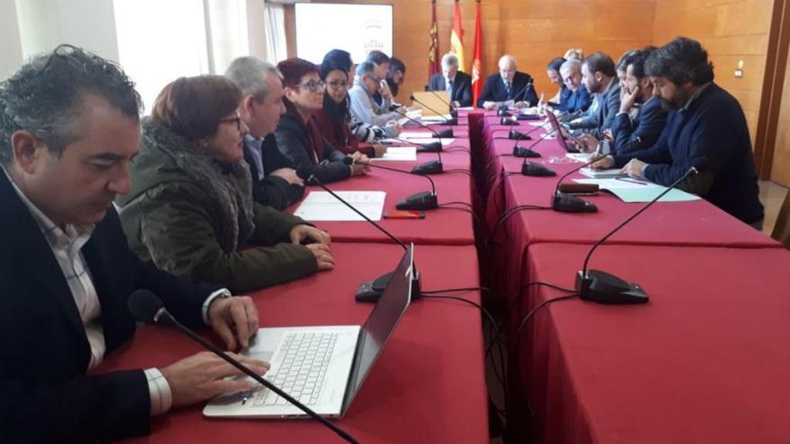 Imagen de la reunión de la Comisión de Contratos.