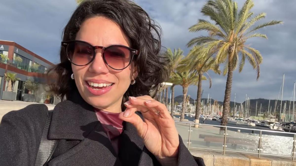 La influencer Clau Tropiezos visita Cartagena.
