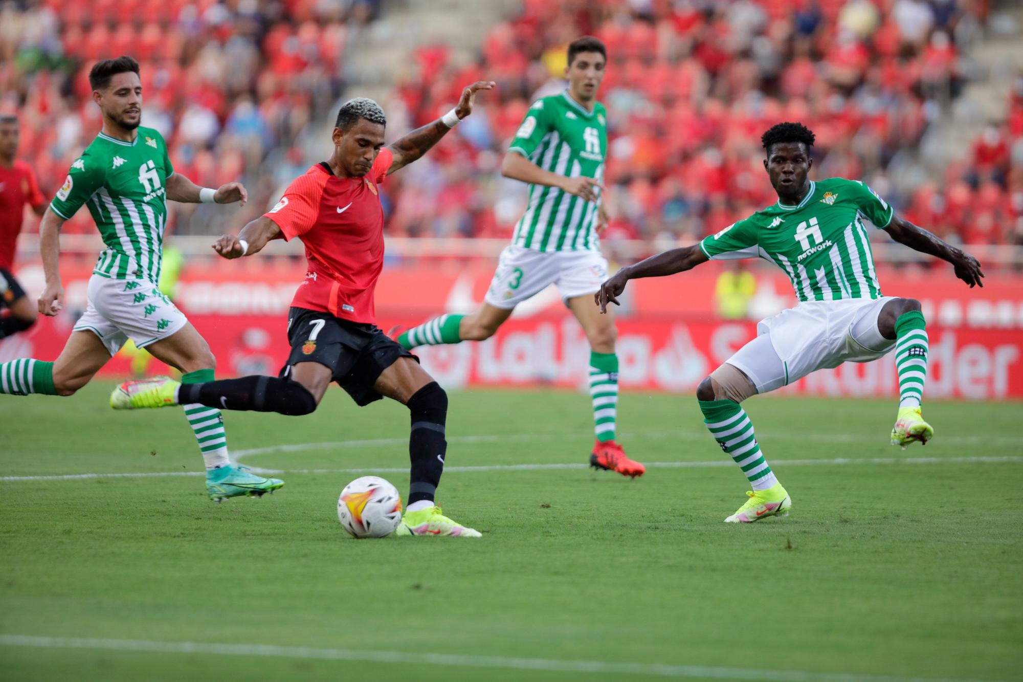 Regreso con sabor agridulce del Mallorca frente al Betis (1-1)