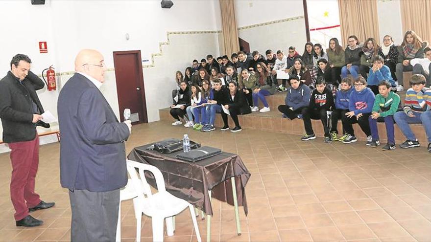 El cronista oficial mostra en La Salle l’origen de l’Alcora