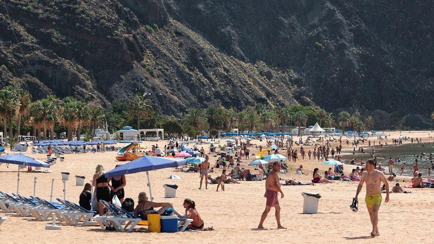 Los aparcamientos de Las Teresitas y las Gaviotas, completos ya este sábado