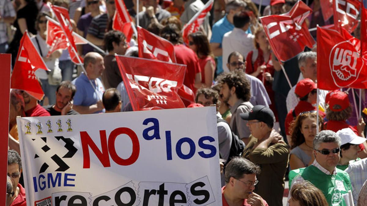 Protesta de funcionarios contra los recortes ante el Ministerio de Economía, el pasado 8 de junio en Madrid.