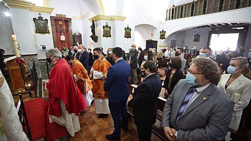 Un momento de la misa en la iglesia de Sant Jordi