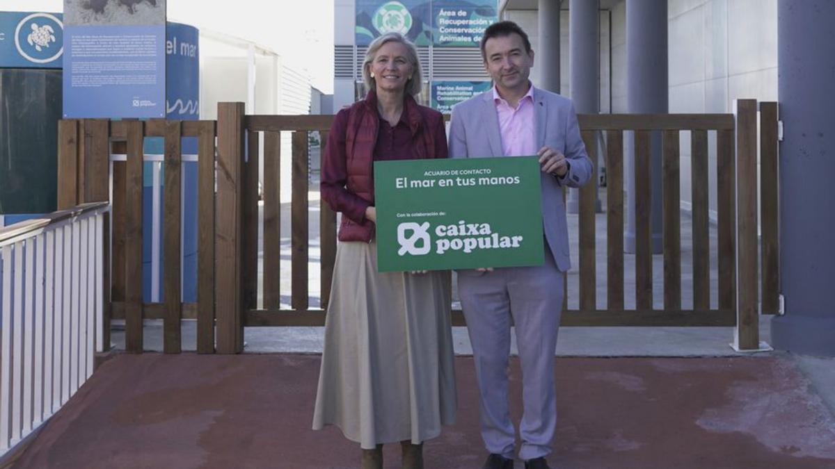 Kadia García i Paco Alós, ahir, en la presentació. | LEVANTE-EMV