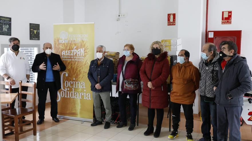 La Cocina Solidaria de Zamora reparte cestas de Navidad entre los más vulnerables