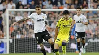 Mikautadze revive al Villarreal en Mestalla en el tiempo de descuento