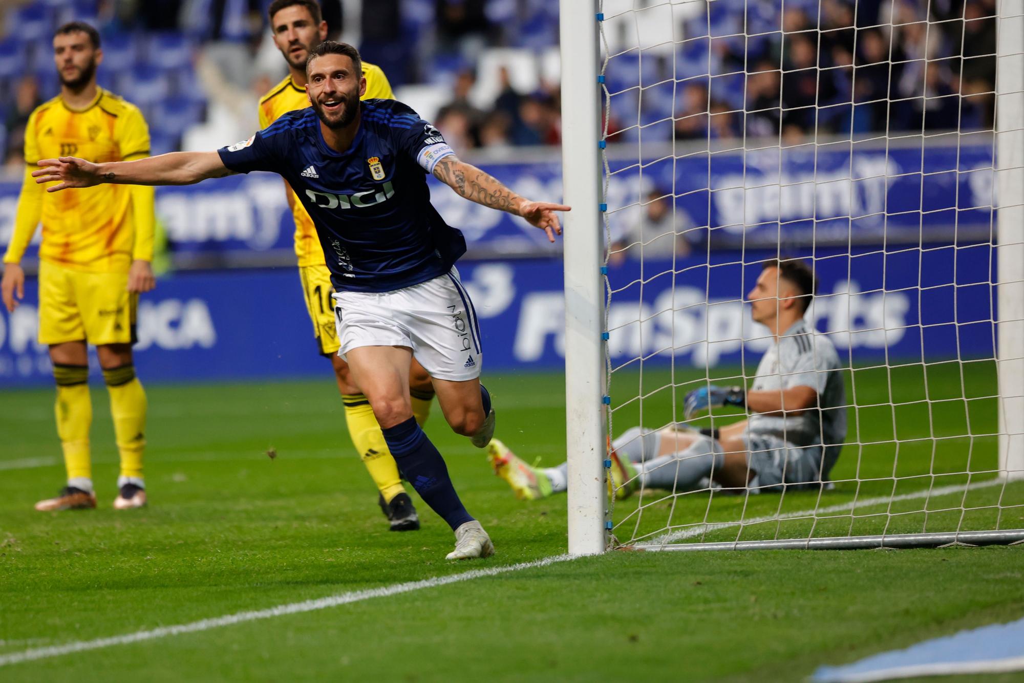 EN IMÁGENES: El Oviedo gana en casa por 1-0 frente al Mirandés