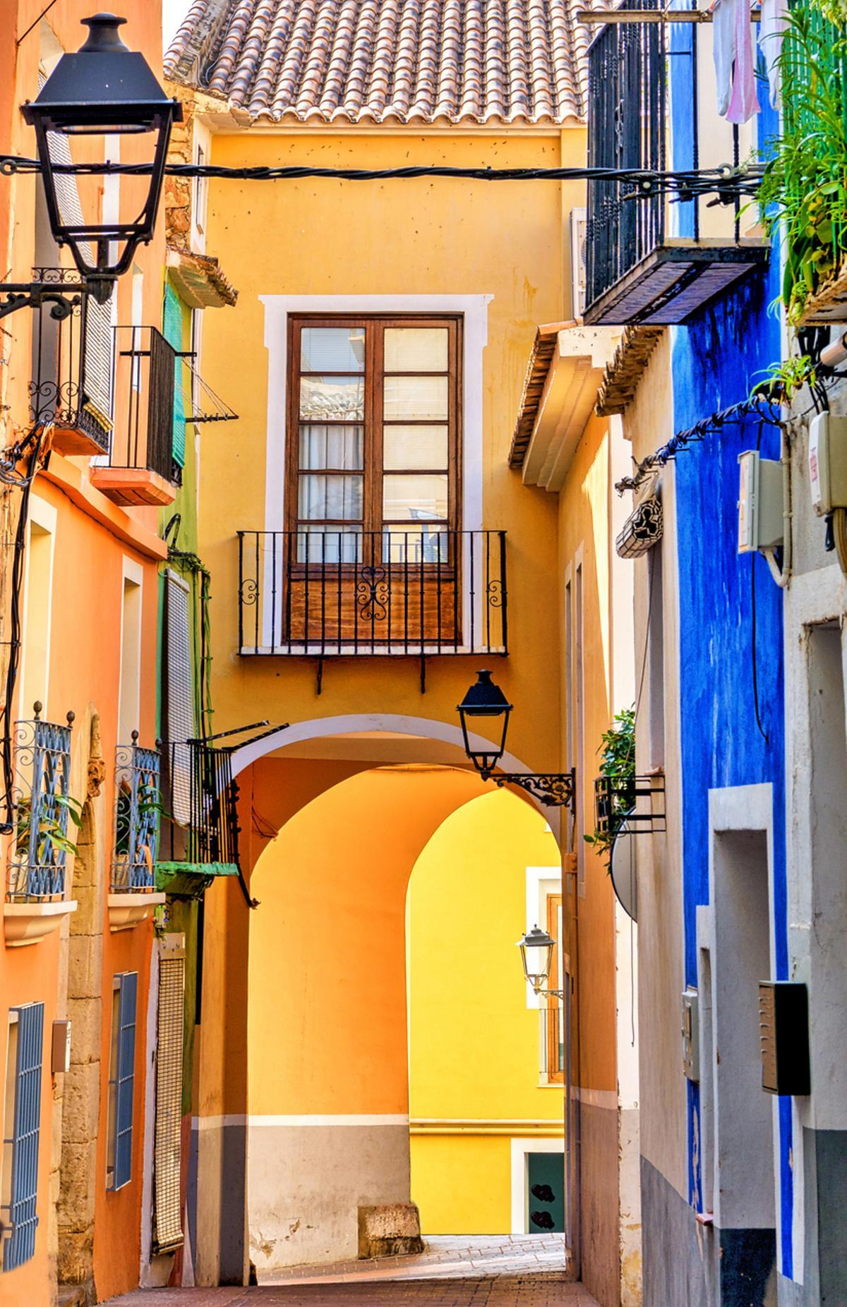 España está llena de calles de colores preciosas.