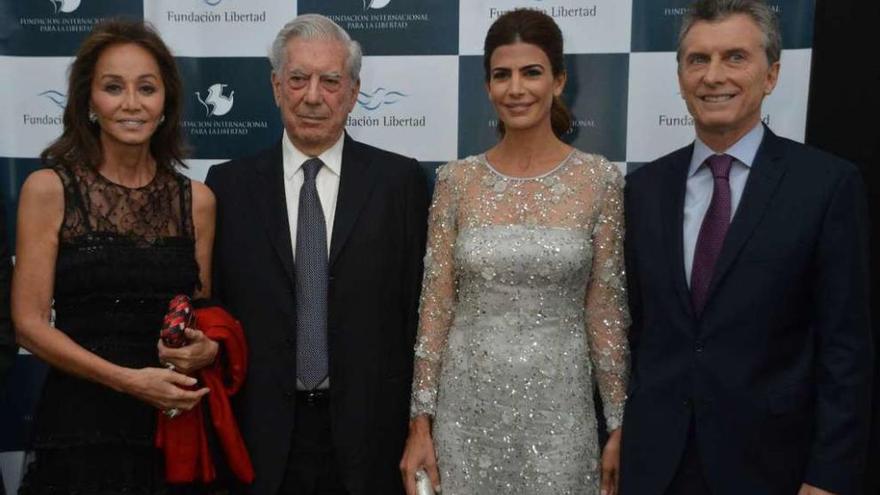 Isabel Preysler, Vargas Llosa, Juliana Awada y Mauricio Macri compartieron mesa.