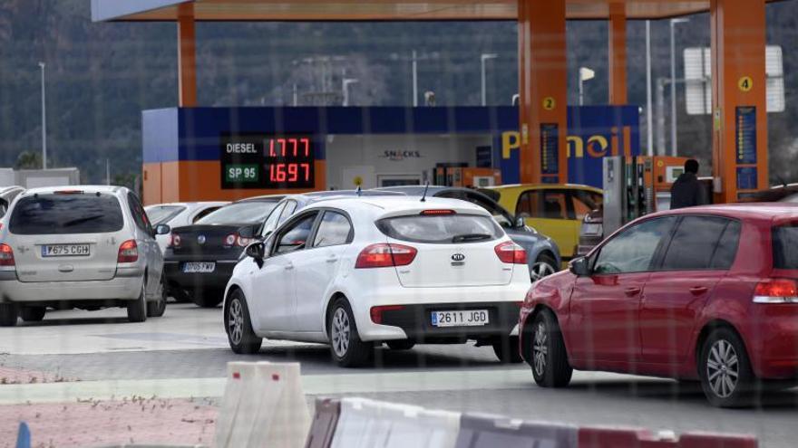 Las gasolineras siguen sin cobrar los 20 céntimos por litro que han adelantado desde abril