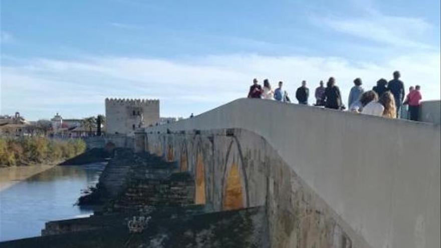 Soleado sobre el Puente Romano de Córdoba.