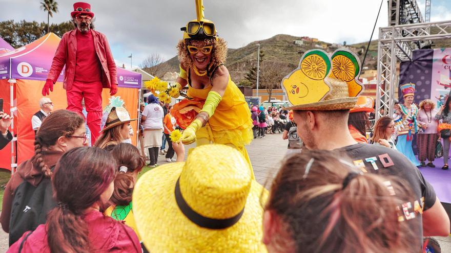La Laguna abre un carnaval diferente con el pasacalle inclusivo al que asisten más de 2.000 personas