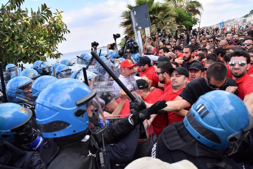 Choques entre policías y manifestantes en el G7