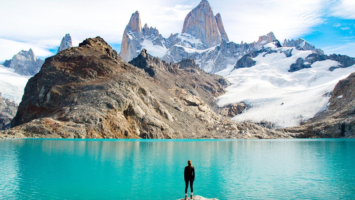 El Fitz Roy y la Laguna de los Tres, en El Chaltén, representan la Patagonia de las grandes caminatas.