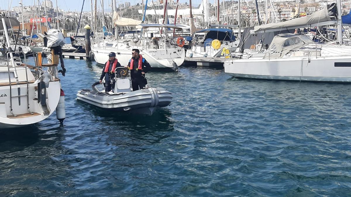 La Policía Portuaria comienza a patrullar en lancha el Muelle Deportivo