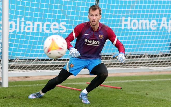 El segundo entrenamiento de Xavi, en imágenes