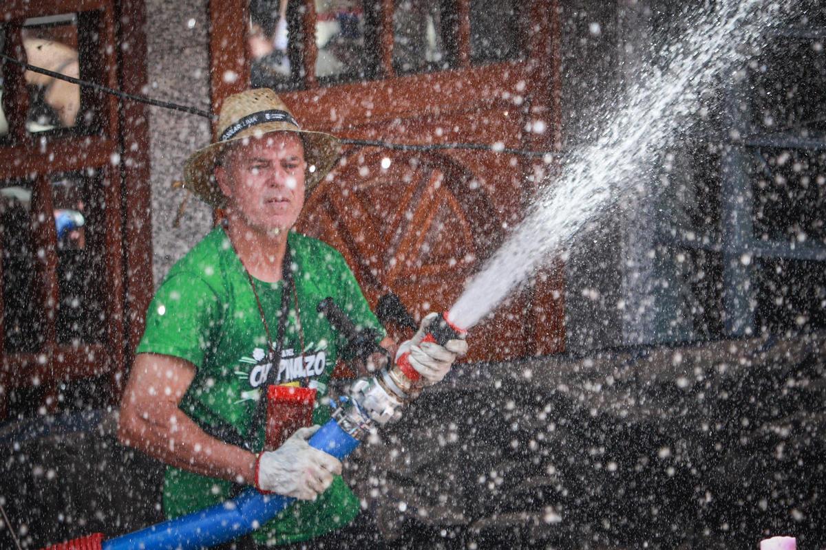 Así ha sido el chupinazo de las fiestas de Catral 2026 : el pionero que abre las fiestas de veraniegas de los municipios de la Vega Baja