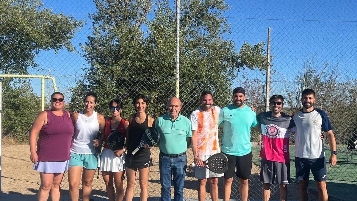 Imagen de las parejas vencedoras del torneo en el Club Náutico en la edición de 2026.