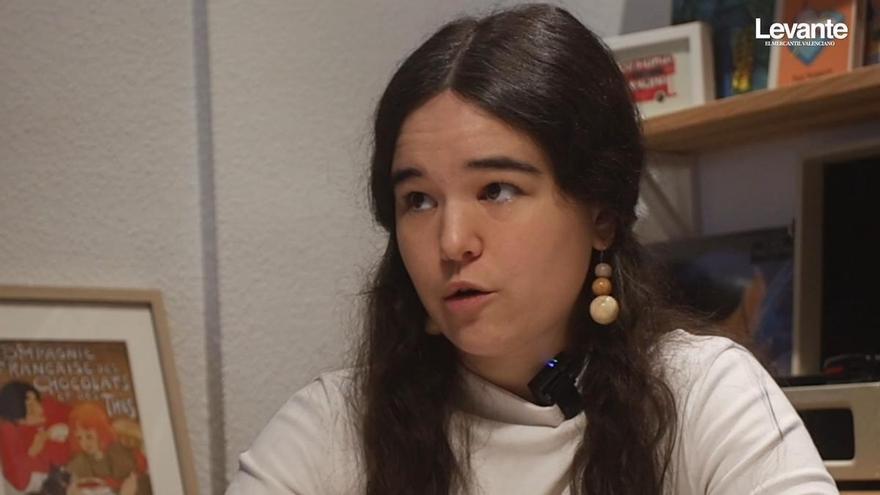 Sara Peña, valenciana de 33 años: "Sin la ayuda de la familia, estaría malviviendo en un estudio"
