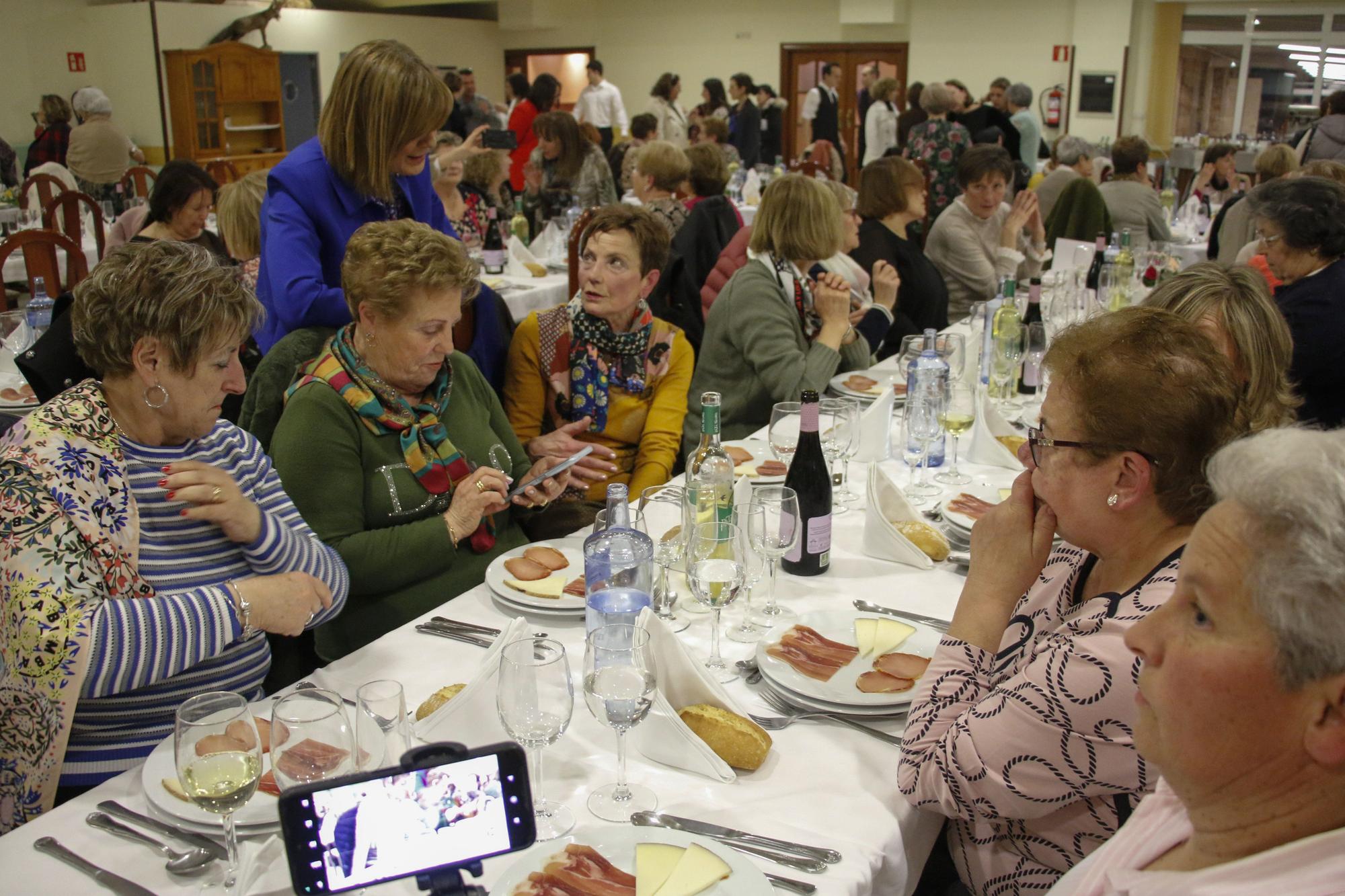 En imágenes: La vocalía de la mujer de la zona rural de Gijón celebra su cena anual