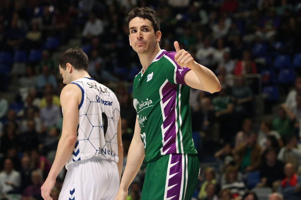 El equipo malagueño aprovecha la visita del colista de la ACB, con el peor ataque de la Liga, para lamer las heridas producidas por el Alba con un triunfo cómodo y liderado por Roberts y Dani Díez