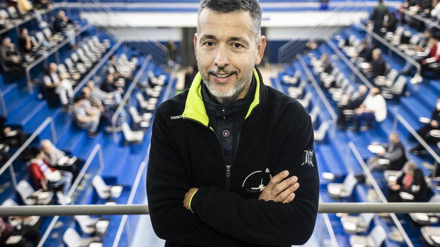 Jorge vende en la rula una caja de pescado cada cuatro segundos