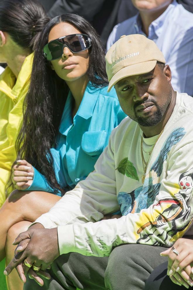 Kim Kardashian y Kanye West en el desfile de Louis Vuitton en París