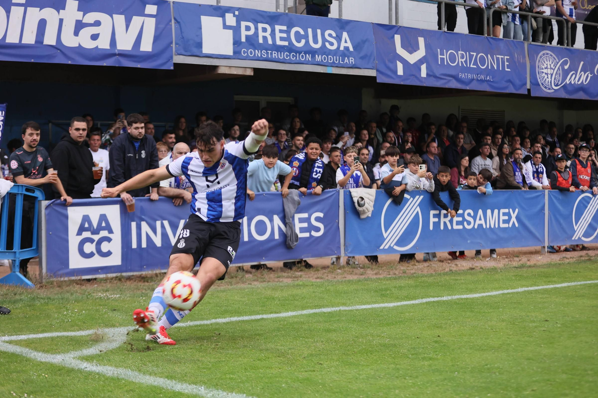 EN IMÁGENES: La final por el ascenso entre Avilés y Rayo Majadahonda vivida en el Suárez Puerta