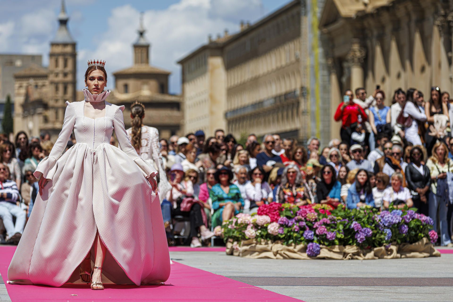 EN IMÁGENES | La Aragón Fashion Week toma la plaza del Pilar