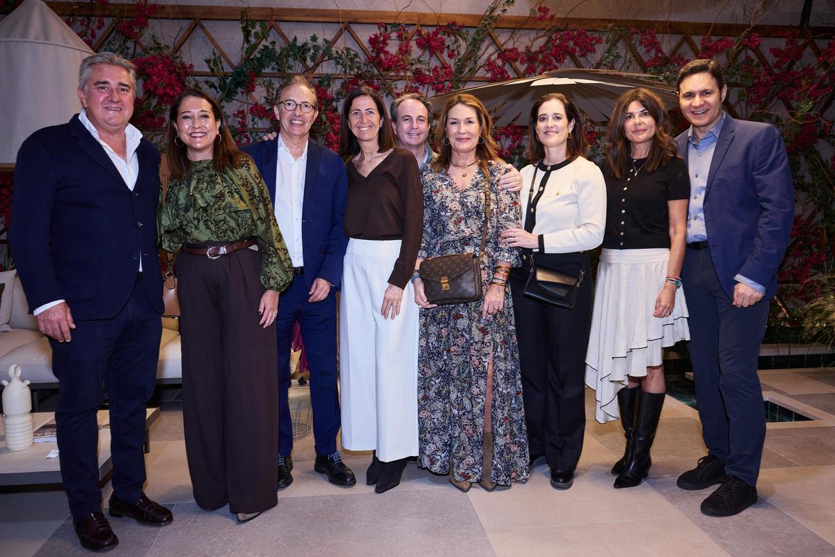 Carlos Fernndez, Paloma Prez, Pepe García Pla, Beatriz Maset, Luis Lillo, Inma Roldán, Ana Ibáñez, Sonia Dasí y Eduardo Salas. Carlos Fernndez, Paloma Prez, Pepe García Pla, Beatriz Maset, Luis Lillo, Inma Roldán, Ana Ibáñez, Sonia Dasí y Eduardo Salas.