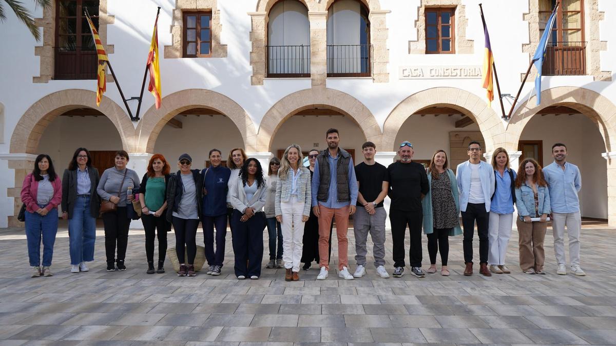 Participantes y representantes institucionales del Ayuntamiento.