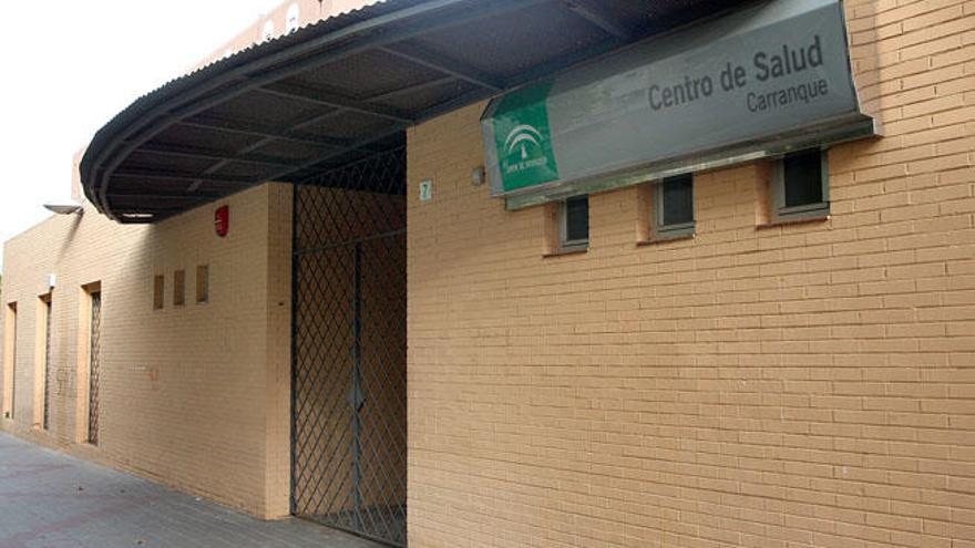 Fachada del centro de salud de Carranque.