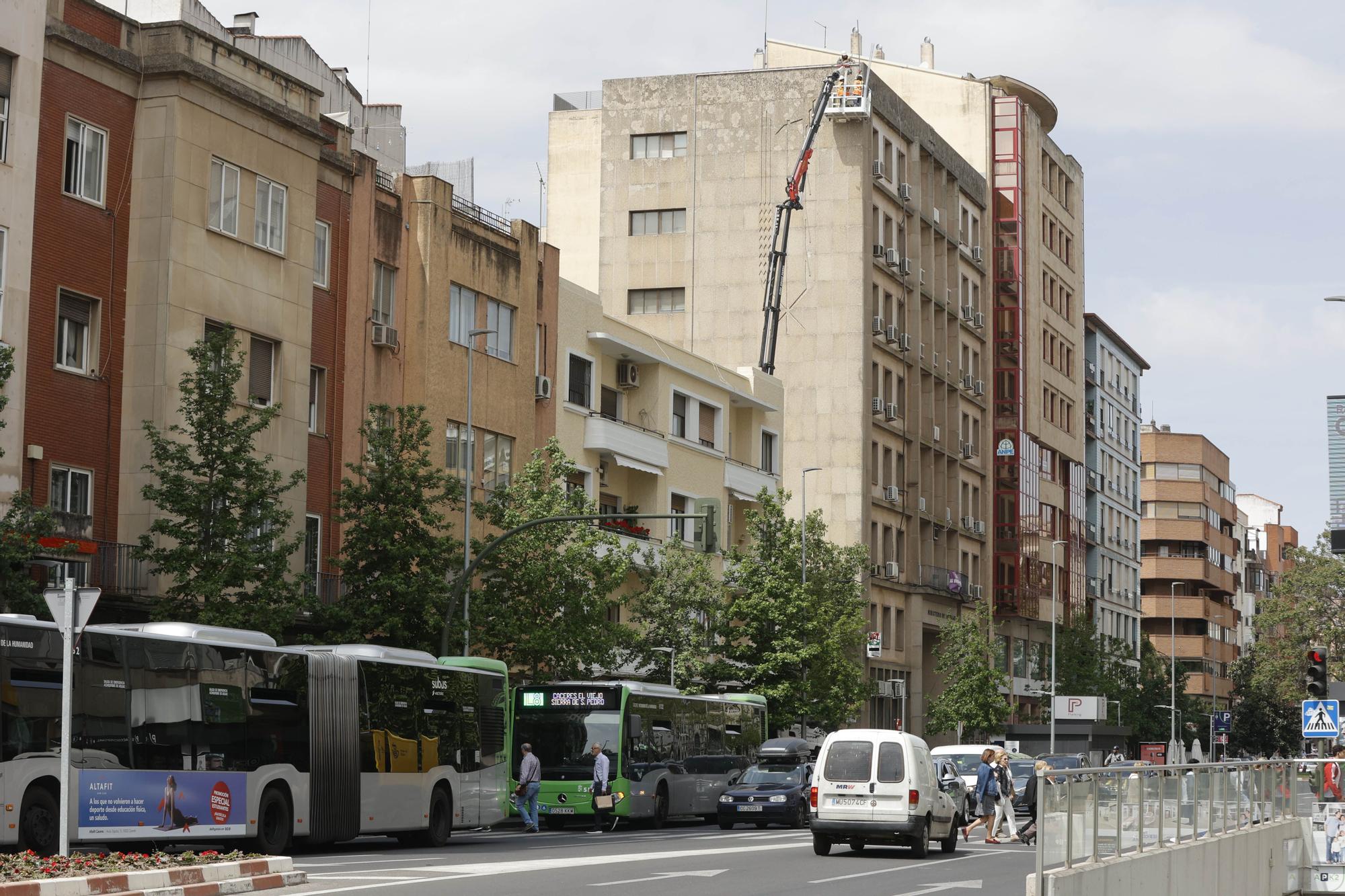 GALERÍA | La lona de El Periódico Extremadura ya luce en Clara Campoamor