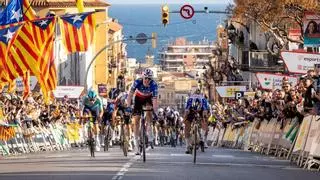 Evenepoel ya enseña las garras en la Volta